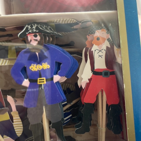 🏴‍☠️🧁AHOY!!  PIRATE CUPCAKE KIT - New in box - Picture 5 of 8